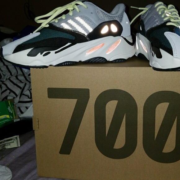 Adidas YEEZY - Picture 1 of 2